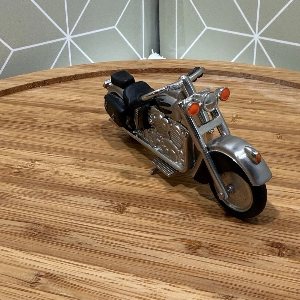 Limited Edition Fossil‎ Die-Cast Metal Motorcycle Desk Clock vintage